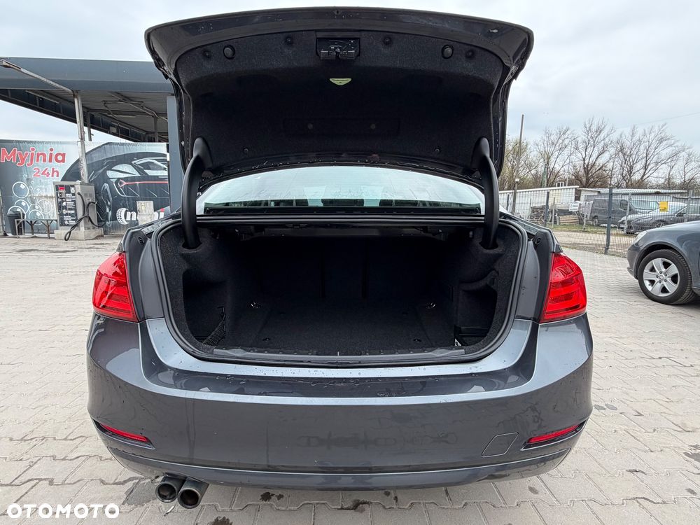 BMW Seria 3 328i xDrive Luxury Line - 30