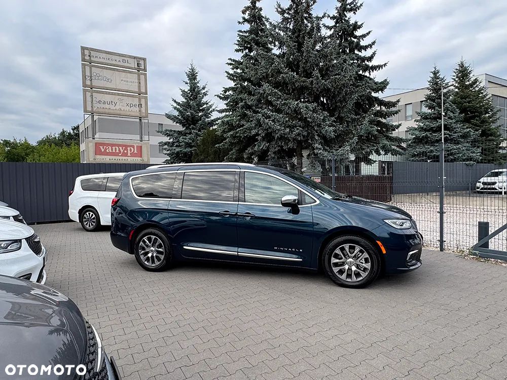 Chrysler Pacifica - 26