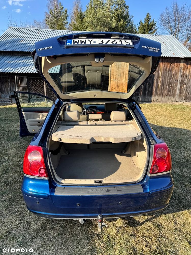 Toyota Avensis 2.0 D-4D Executive - 5