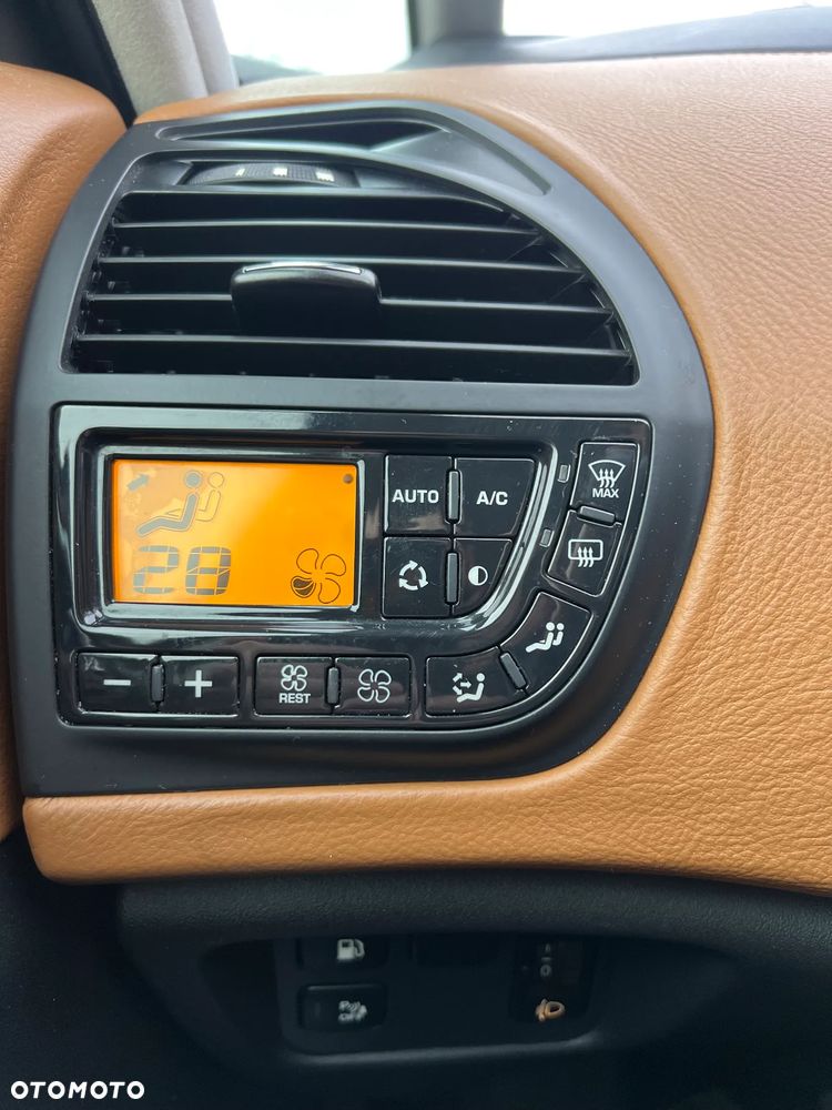 Citroën C4 Picasso THP 155 EGS6 Exclusive - 25