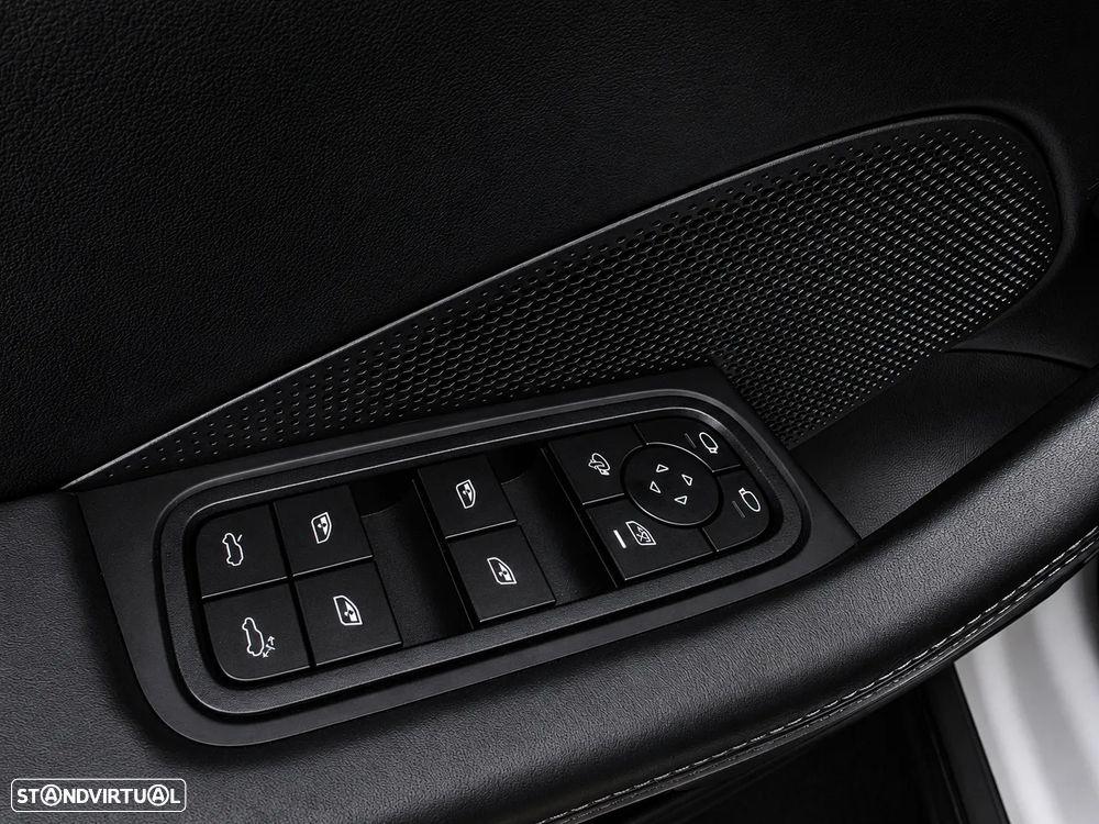 Porsche Macan Electric - 23