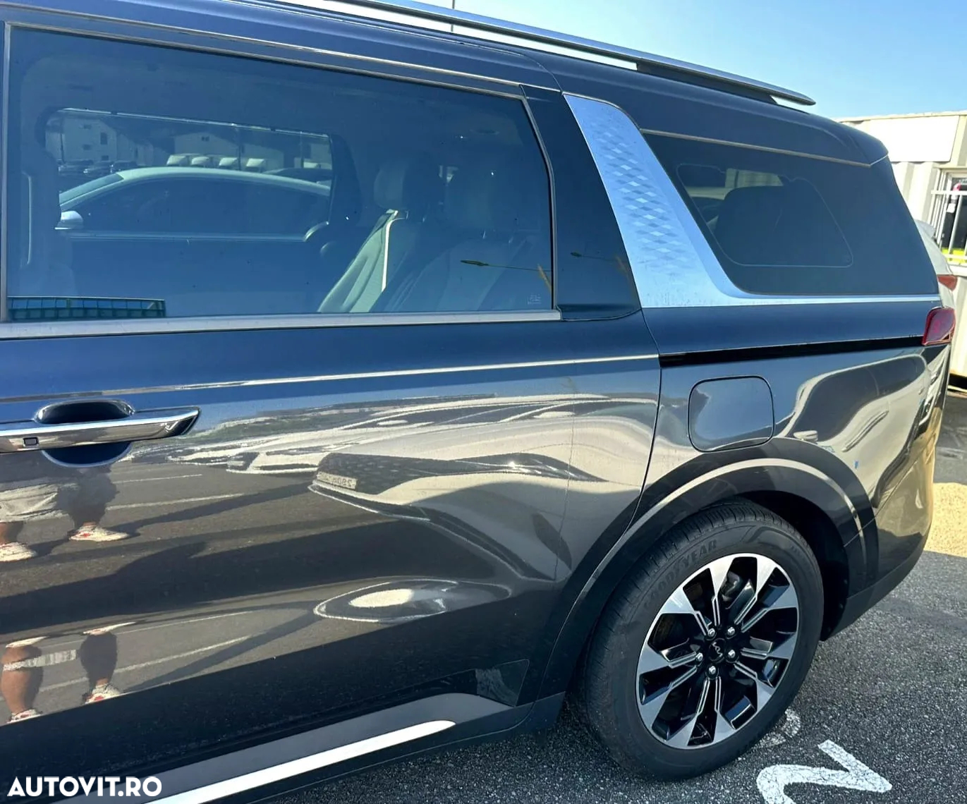 Kia Carnival - 27