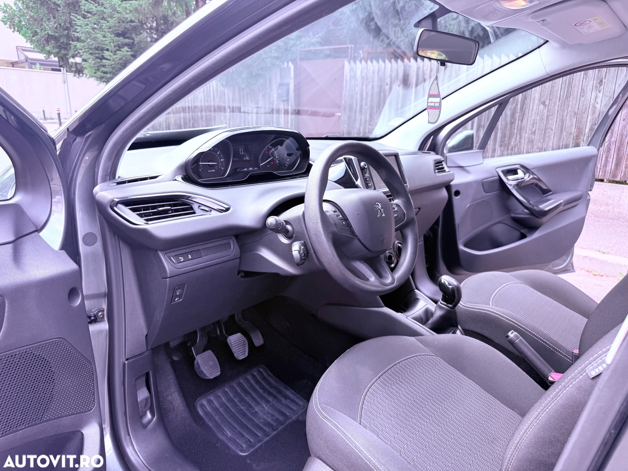 Peugeot 208 PureTech 82 Start & Stop Allure - 32