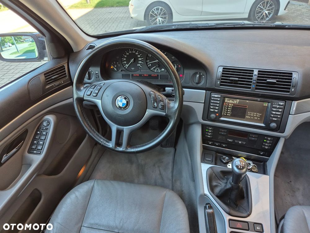 BMW Seria 5 520i - 10