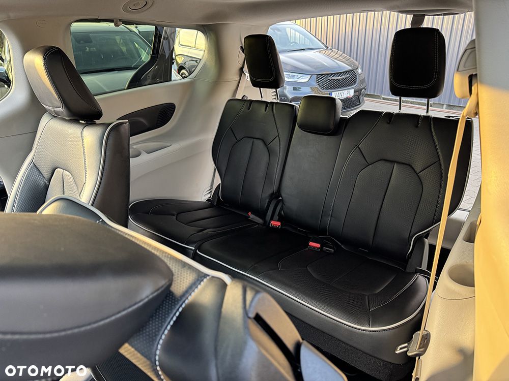 Chrysler Pacifica - 18