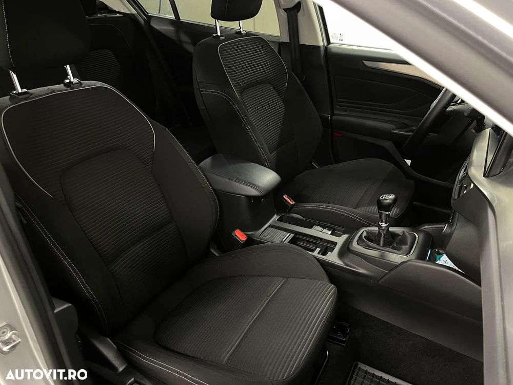 Ford Focus 1.0 EcoBoost Titanium - 11