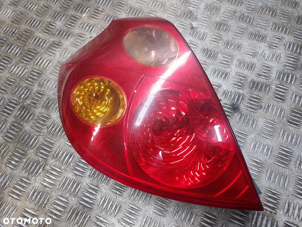 LAMPA LEWY TYŁ KIA CEED I HB 5D - 1