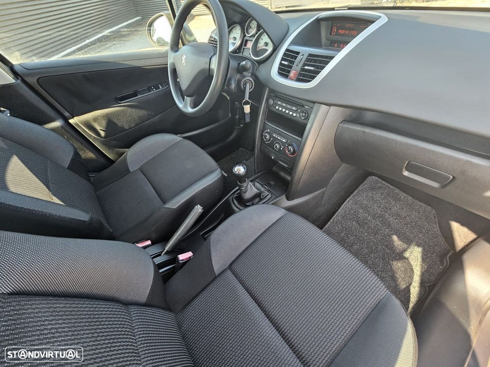 Peugeot 207 1.4 16V Trendy - 25