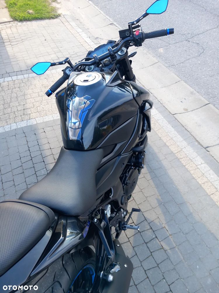 Suzuki GSX - 11