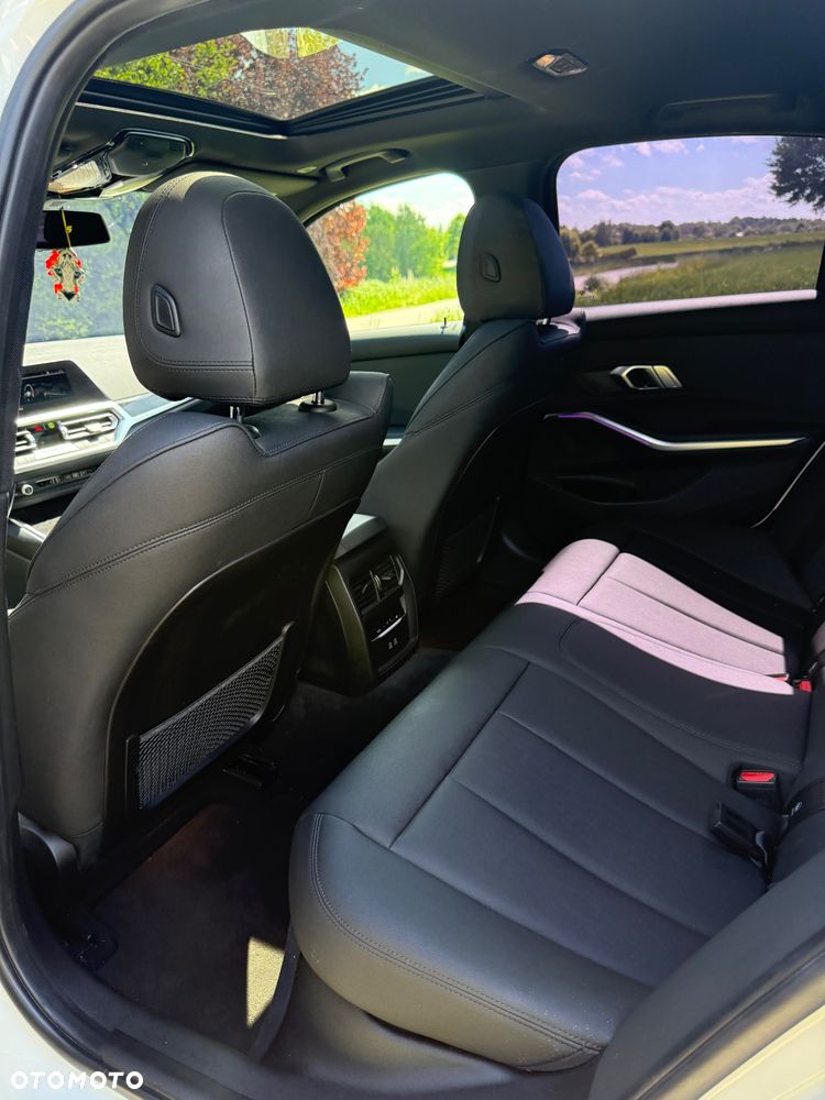 BMW Seria 3 330i M Sport sport - 22