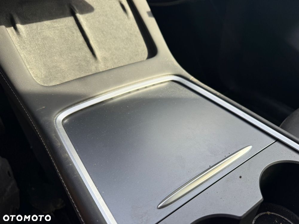 Tesla Model Y Long Range Dual Motor AWD - 19