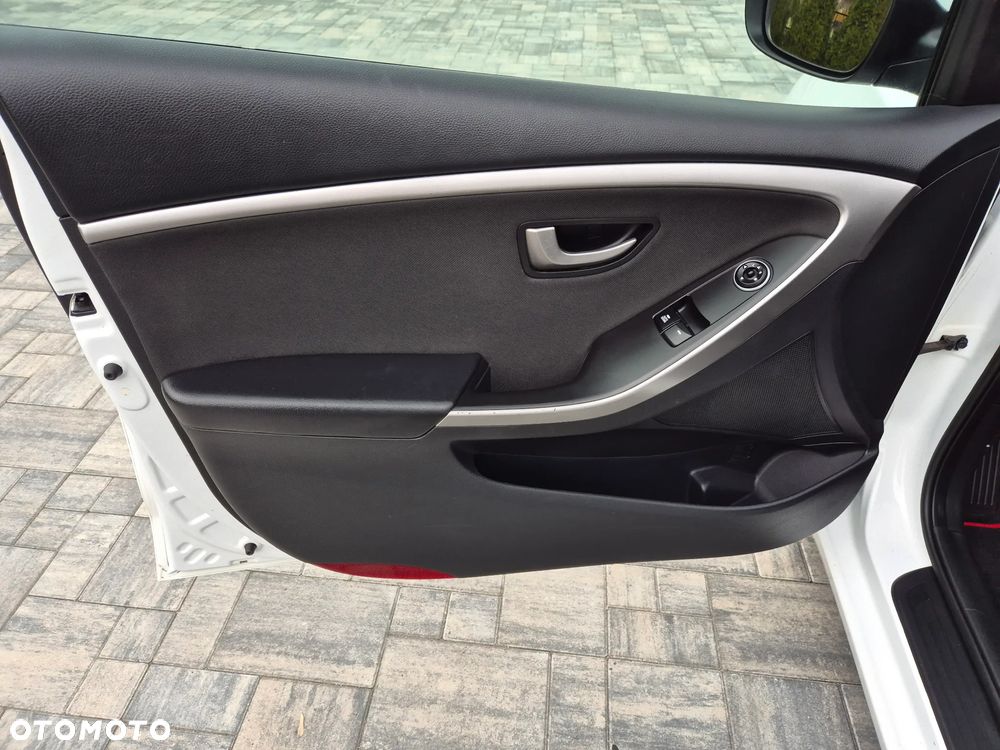 Hyundai i30 blue 1.6 CRDi Classic - 21