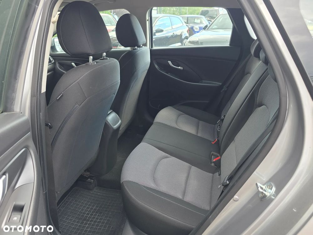 Hyundai i30 1.5 DPI Classic + - 6