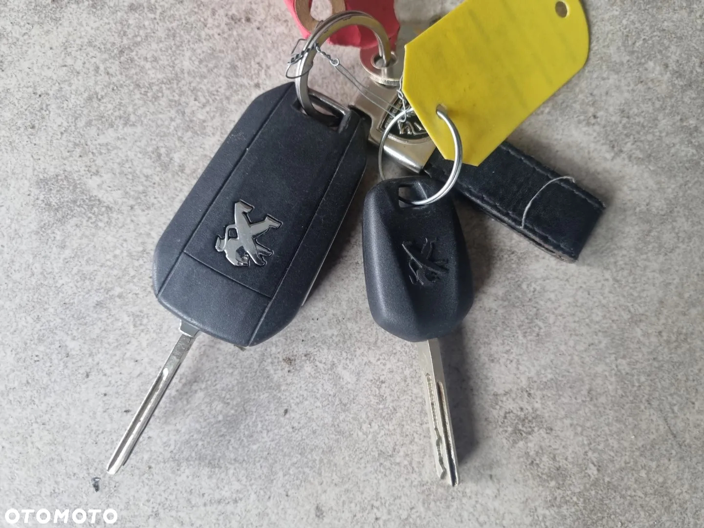 Peugeot 2008 BlueHDi 100 STOP & START Allure - 27