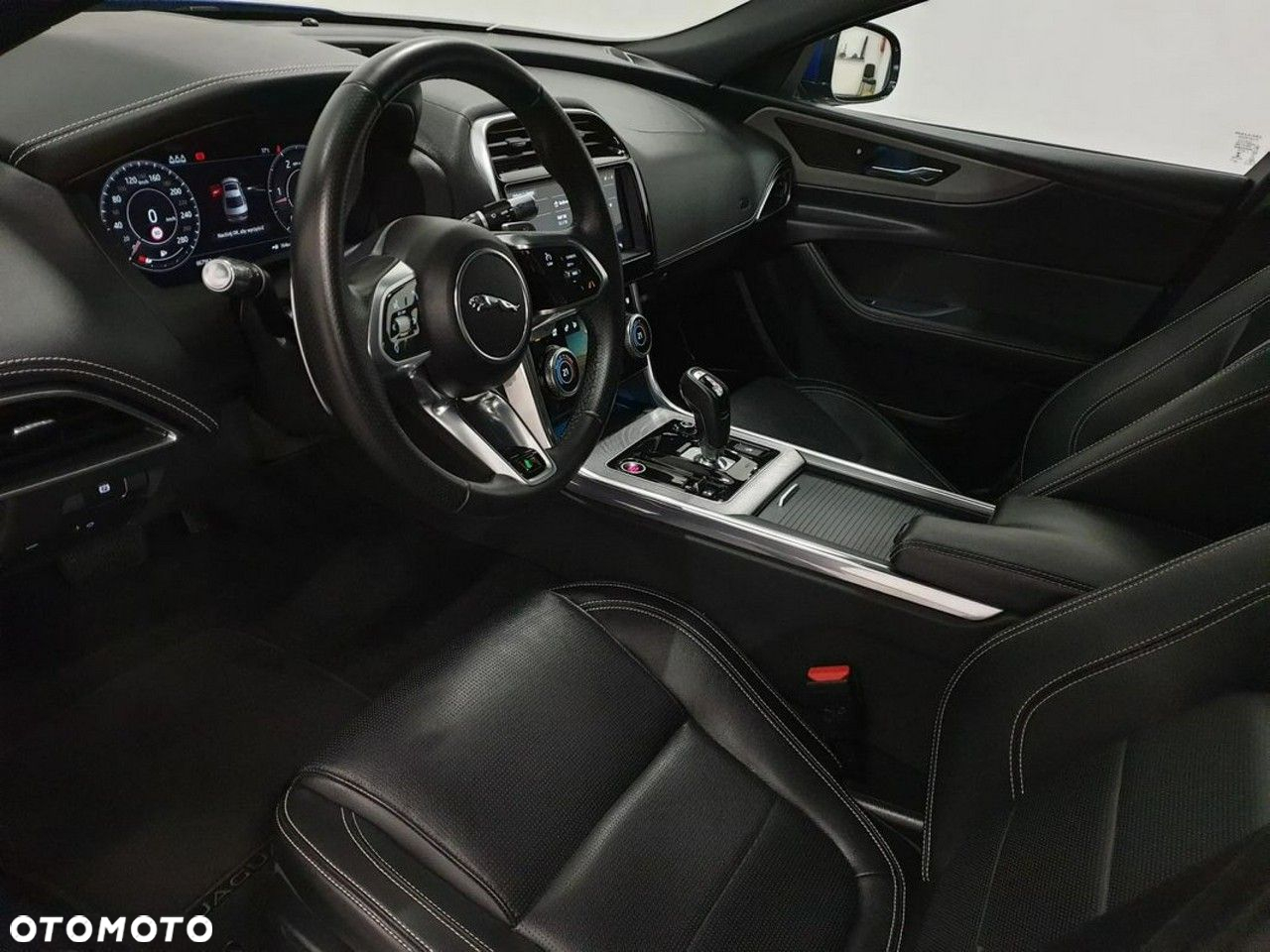 Jaguar XE 2.0 D180 R-Dynamic SE - 9