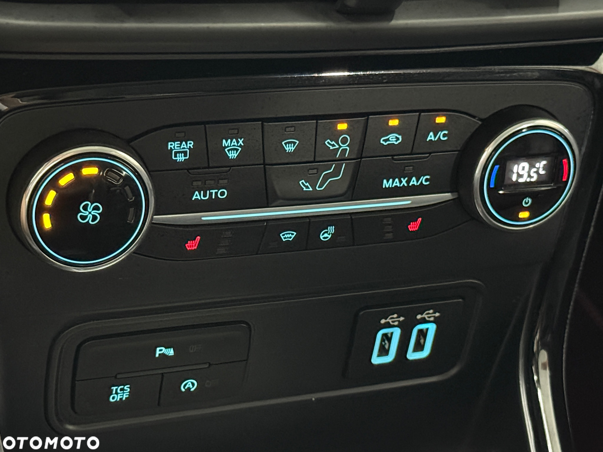 Ford EcoSport 1.0 EcoBoost TITANIUM - 27