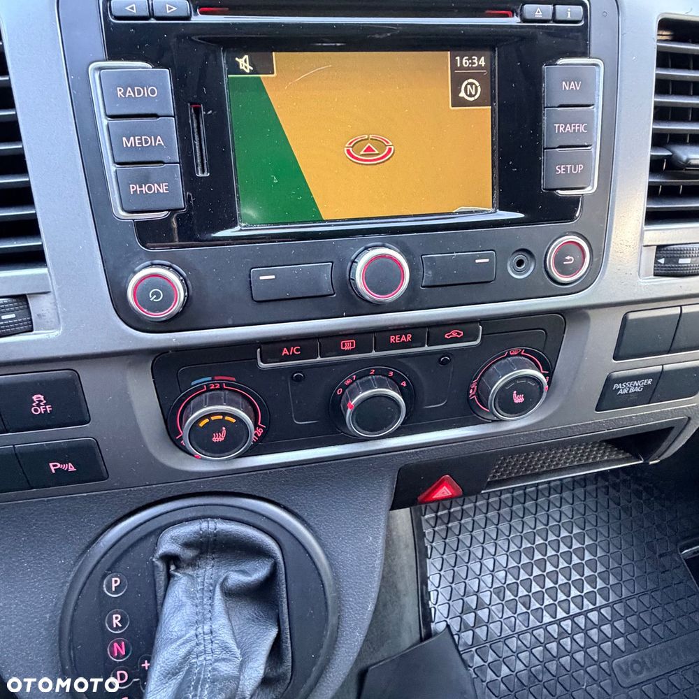 Volkswagen Multivan - 24