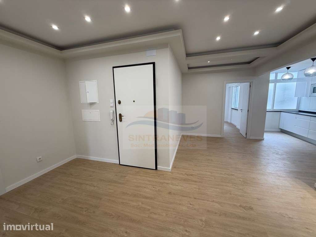 T3+1 Totalmente Remodelado | Excelentes Acabamentos | Amadora - Grande imagem: 4/37
