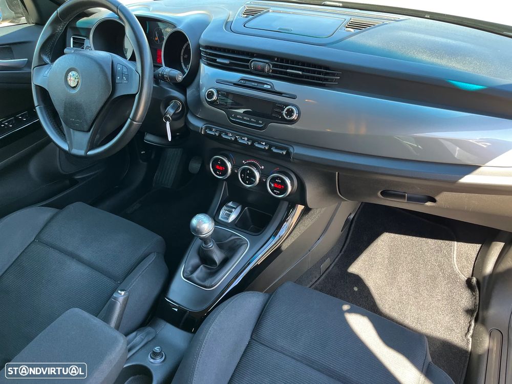 Alfa Romeo Giulietta 1.6 JTDm Distinctive - 17