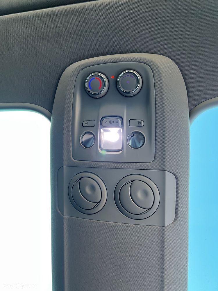 Peugeot Traveller - 20