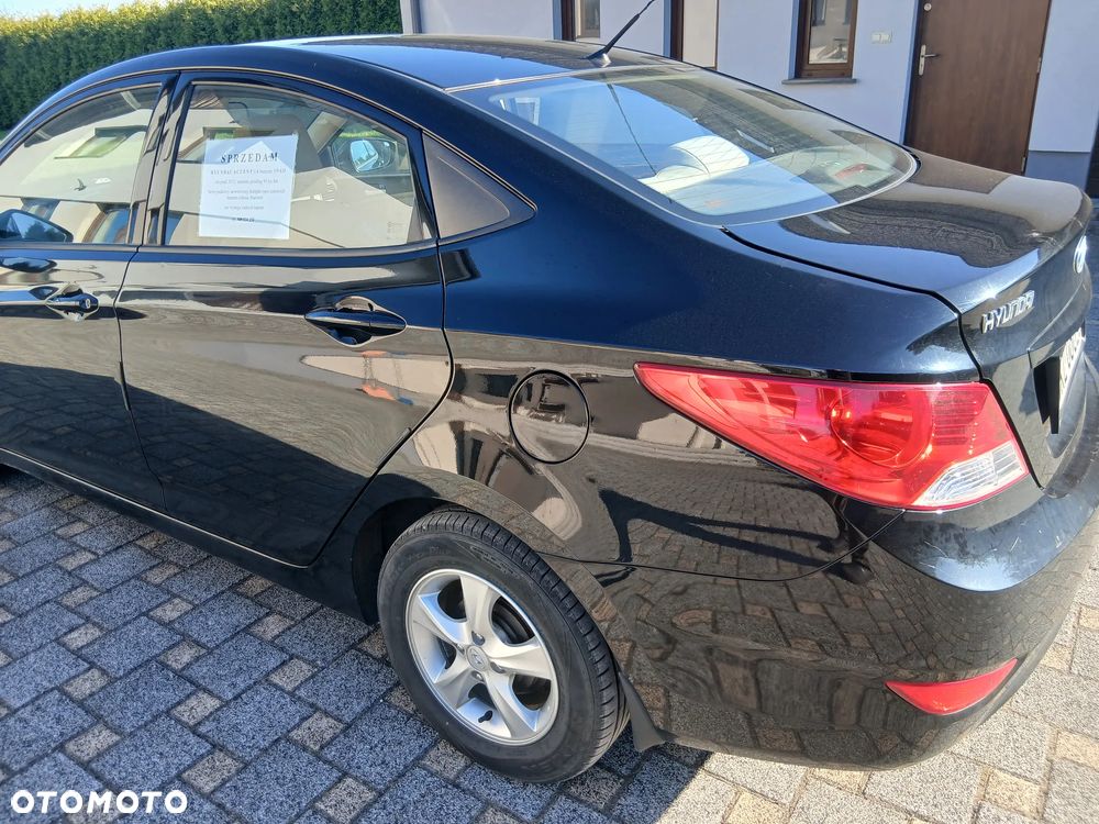 Hyundai Accent - 3