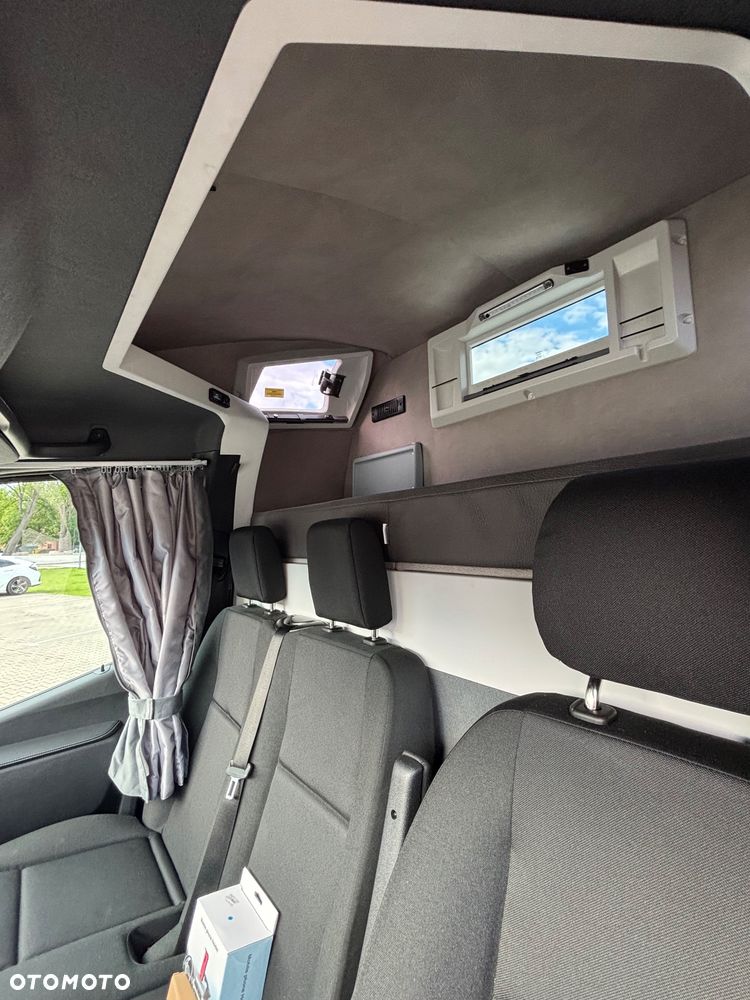Mercedes-Benz Sprinter - 14