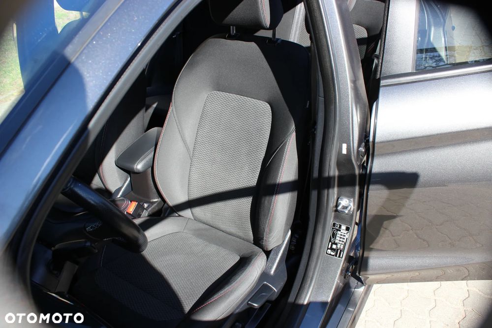 Ford Fiesta 1.0 EcoBoost S&S ST-LINE X - 24