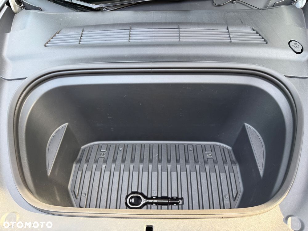 Tesla Model Y Long Range AWD - 21