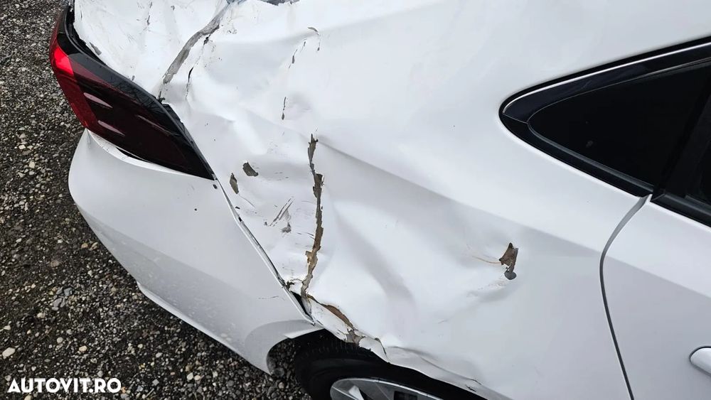 Toyota Corolla Sedan 1.8 HSD Dynamic - 10