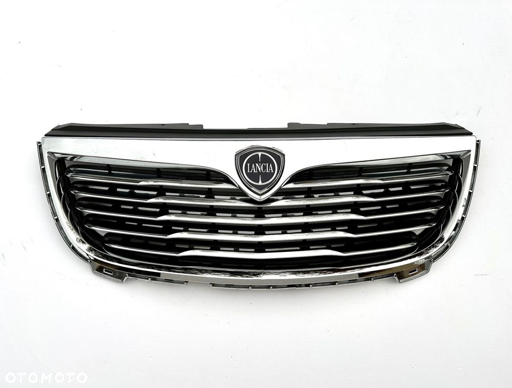 LANCIA VOYAGER 2011 - 2017 ATRAPA GRILL CHROM LOGO ZDERZAK ORYGINAŁ OE - 1