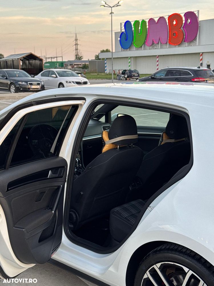 Volkswagen Golf - 8
