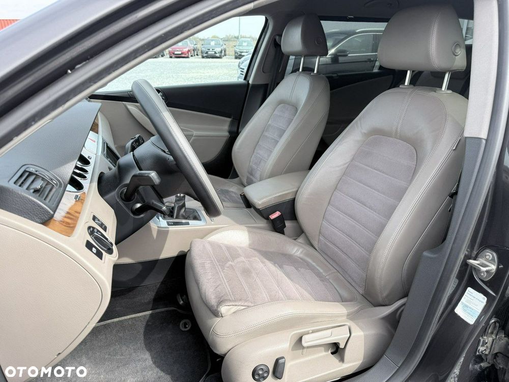 Volkswagen Passat Variant 1.8 TSI Highline - 12