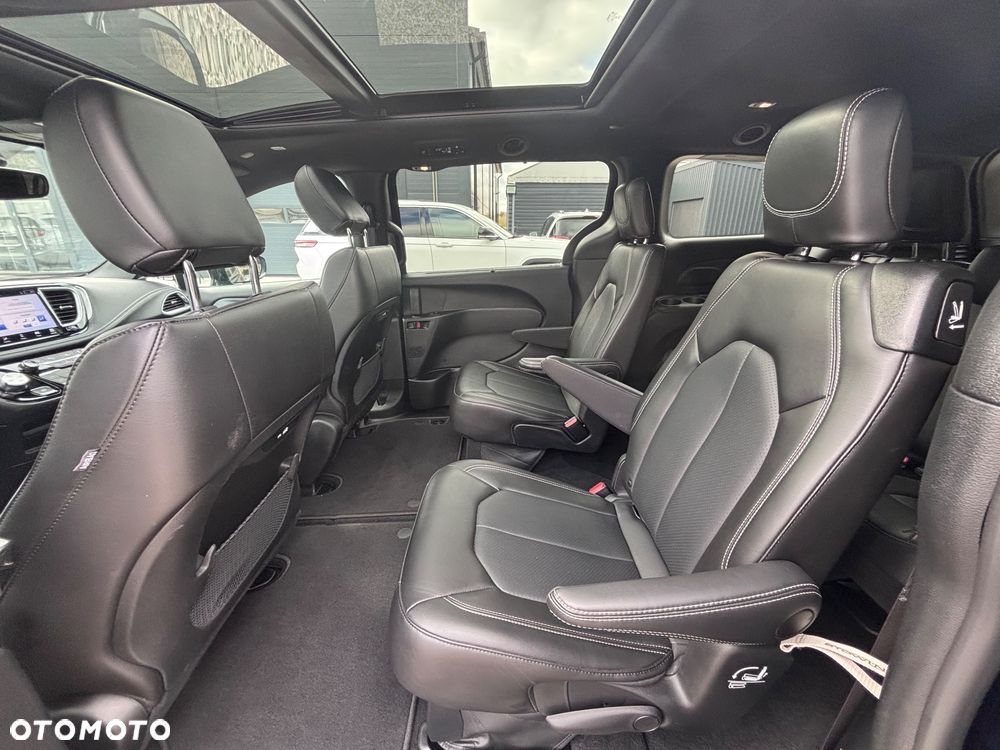 Chrysler Pacifica - 16