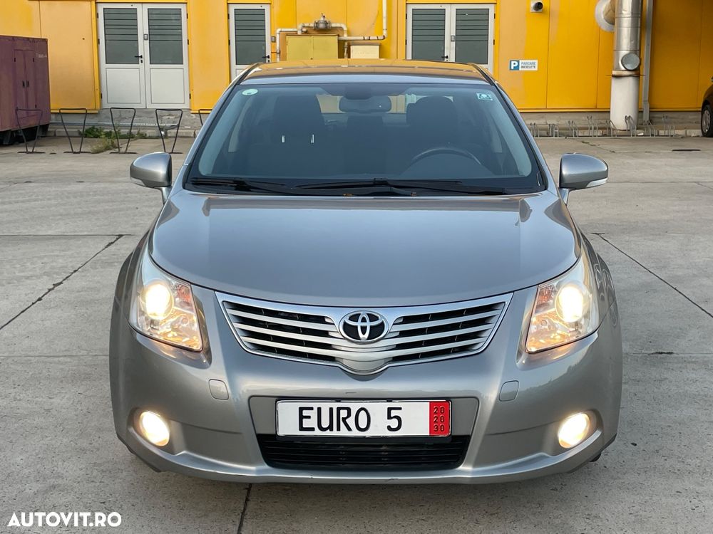 Toyota Avensis - 1