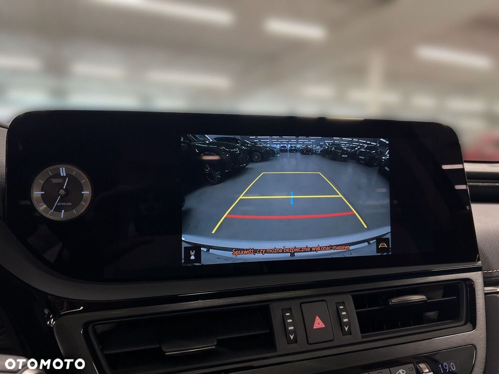 Lexus ES 300h Business Edition - 24