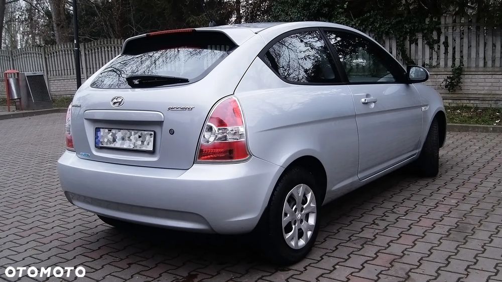 Hyundai Accent - 24