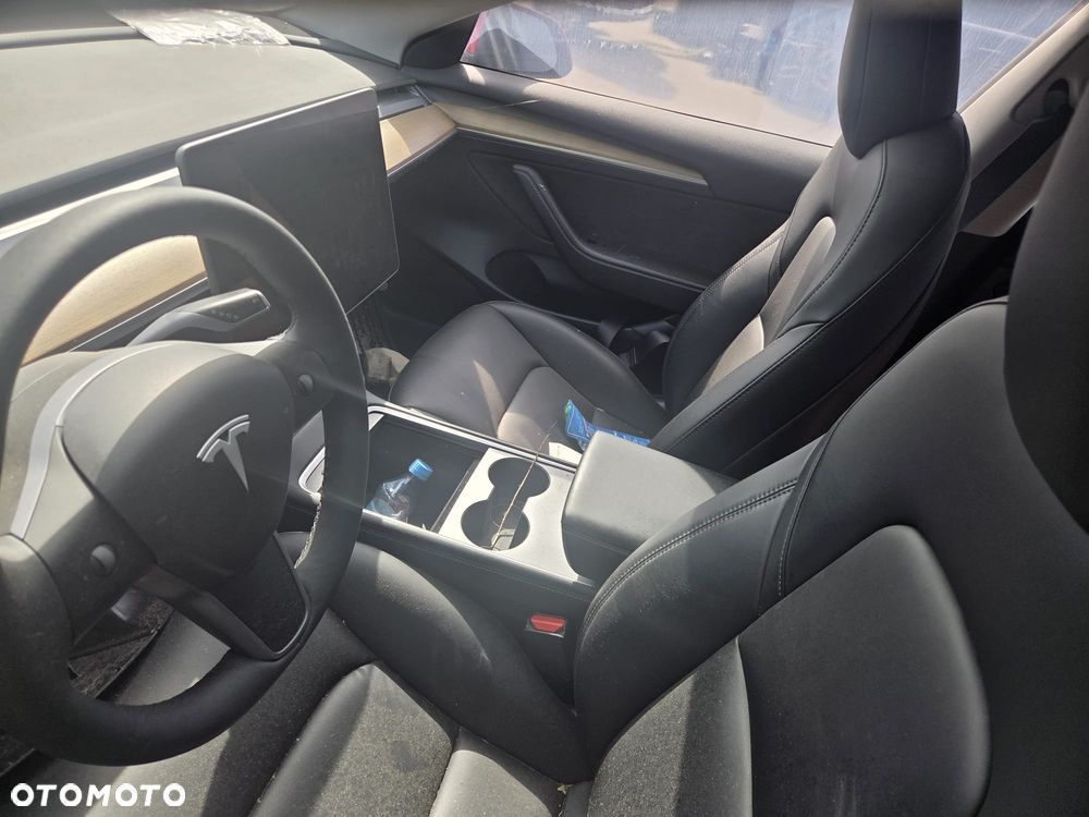 Tesla Model 3 - 13