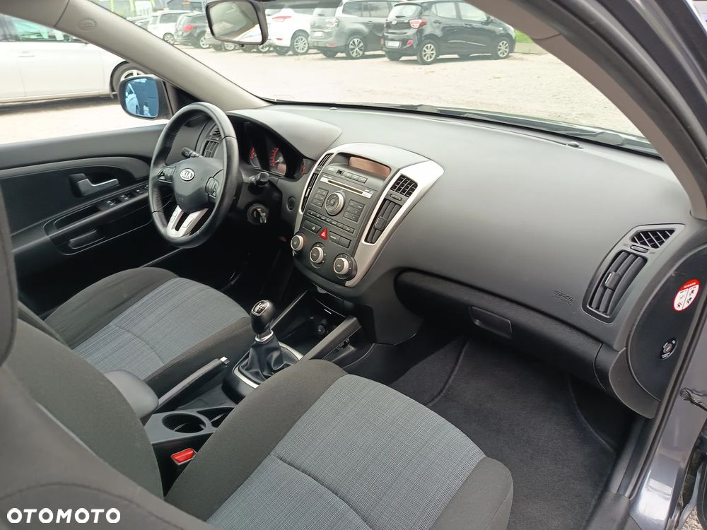 Kia Ceed 1.4 CVVT Spirit - 32