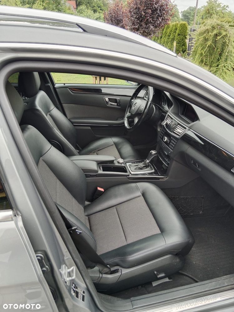 Mercedes-Benz Klasa E 220 CDI DPF BlueEFFICIENCY Automatik Avantgarde - 12