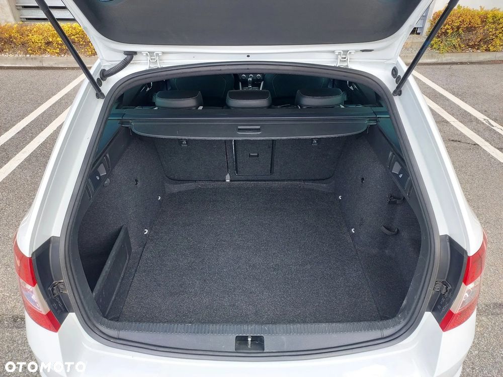 Skoda Octavia 2.0 TDI DSG RS - 23