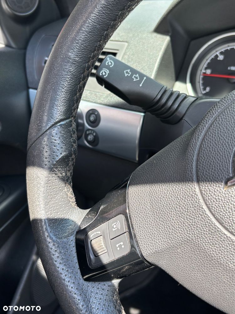 Opel Astra 1.9 CDTI DPF Sport - 28