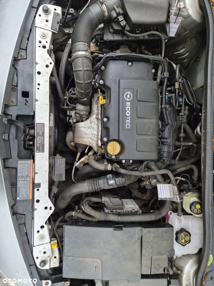 Opel Astra 1.4 Turbo - 11