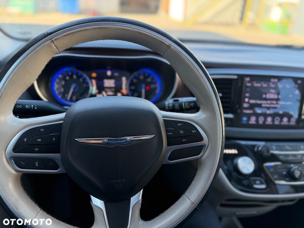 Chrysler Pacifica - 18