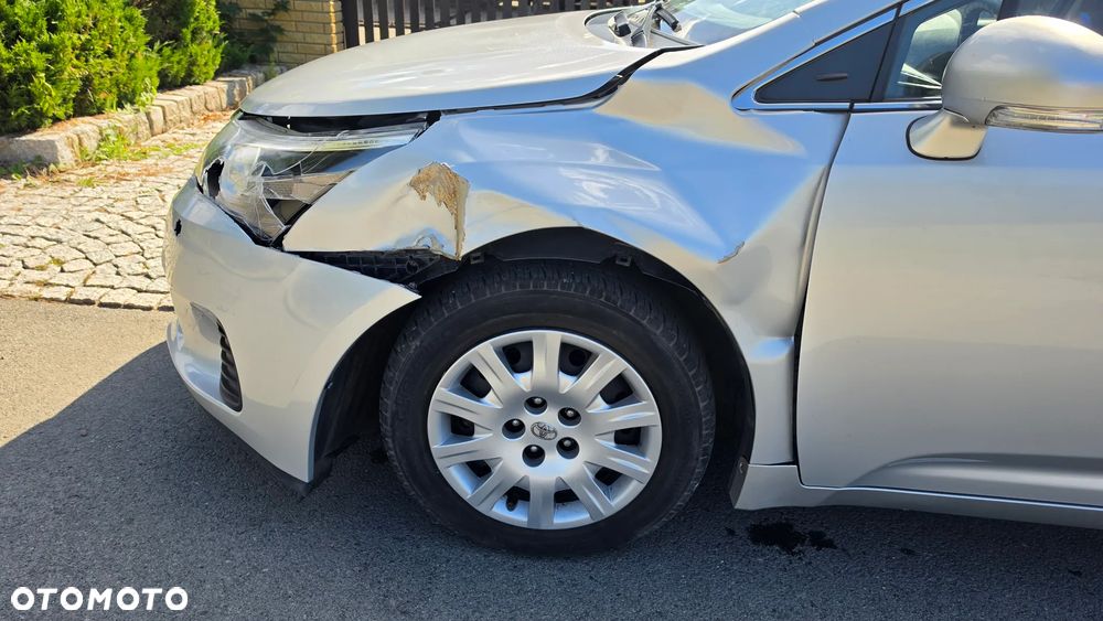 Toyota Avensis 1.6 Comfort - 9