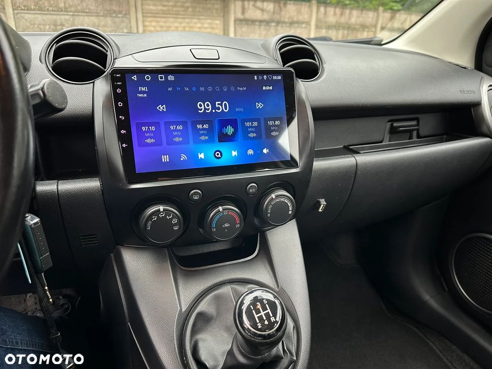 Mazda 2 1.3 Exclusive - 10