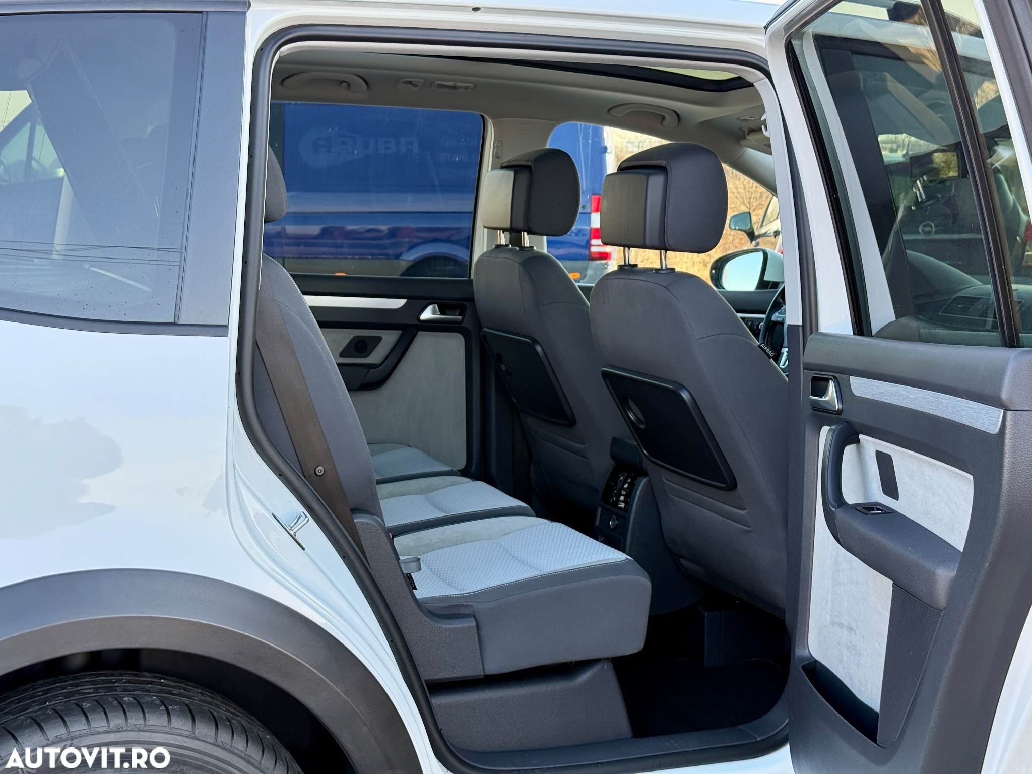 Volkswagen Touran 2.0 TDI DPF DSG Cross - 11