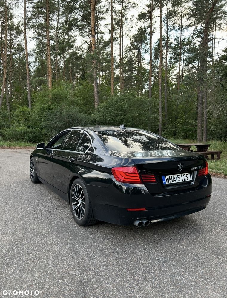 BMW Seria 5 528i - 3