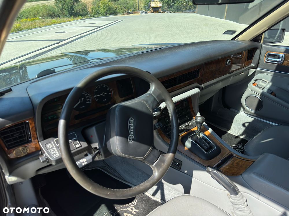 Jaguar XJ - 4