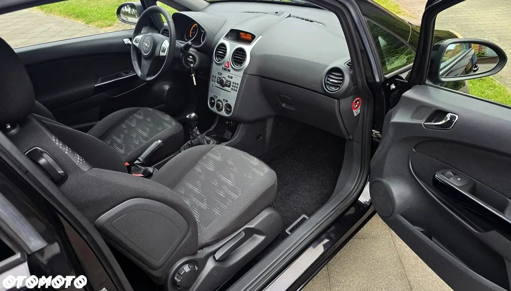 Opel Corsa 1.4 16V Satellite - 30