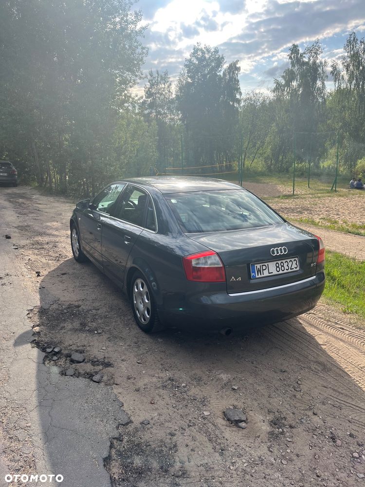 Audi A4 Limousine - 4